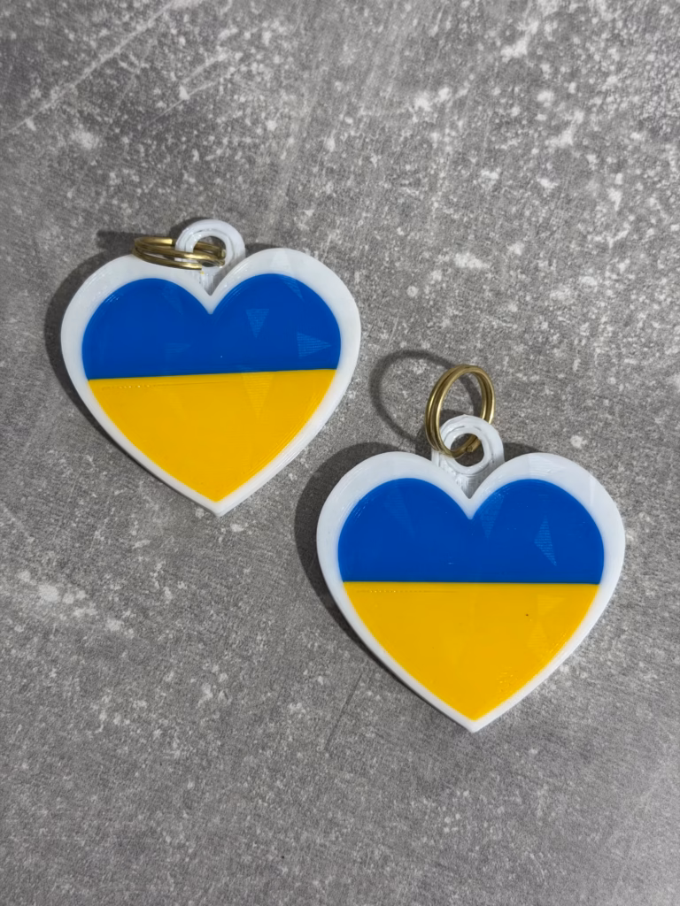 3D-модель брелка "Україна в серці", дві одиниці