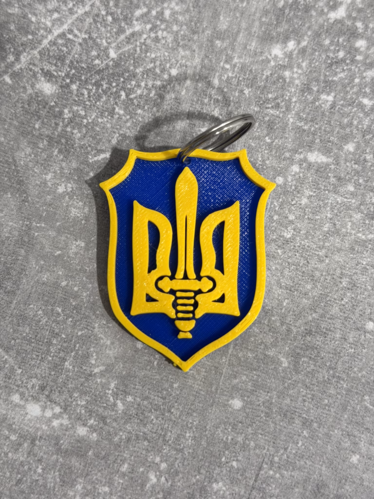 3D-модель брелка «Щит із Гербом України», синьо-жовті кольори