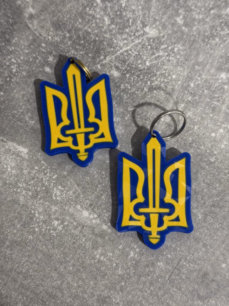 3D-модель брелка «Тризуб незламності», дві одиниці